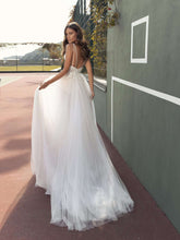 Load image into Gallery viewer, Boho Vintage Tulle Wedding Dress Princess A-Line Lace Appliques Spaghetti Straps Backless Bridal Gown 2022 B
